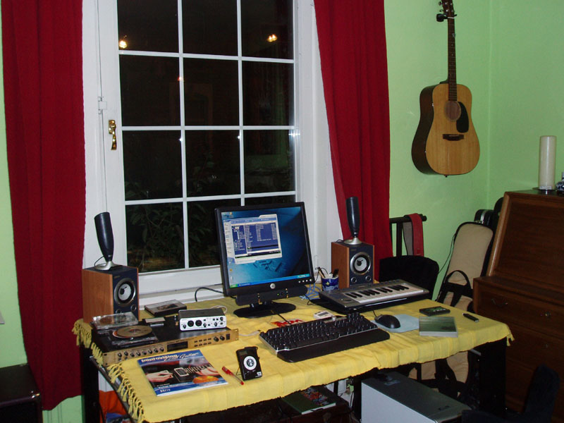 Mlekiti Blog's Tips & Trick Membuat Studio Rekaman Sederhana Mlekiti Blog's Tips & Trick Membuat Studio Rekaman Sederhana