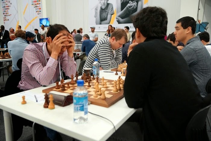 Estudantes participam de simultânea com grande mestre do xadrez Rafael  Leitão 