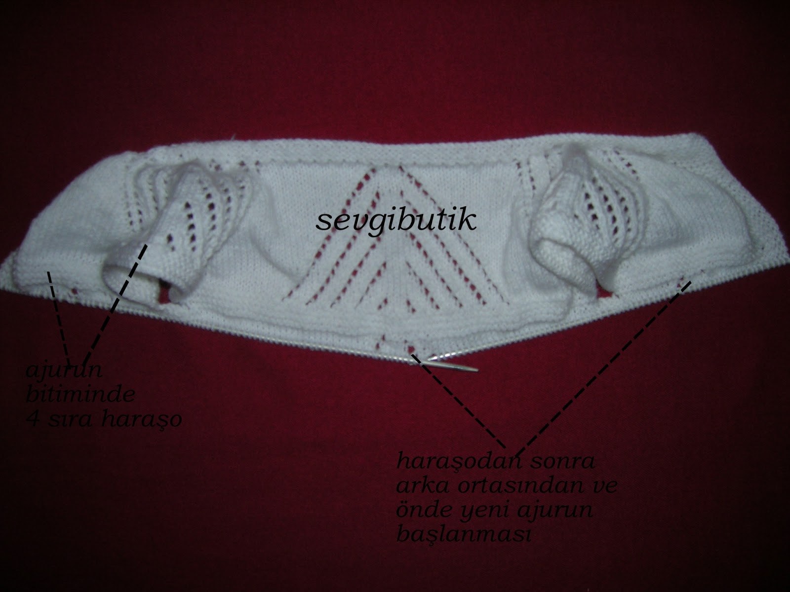 SEVGİ BUTİK Yakadan Başlamalı, V Ajurlu Beyaz Bebek Yeleği