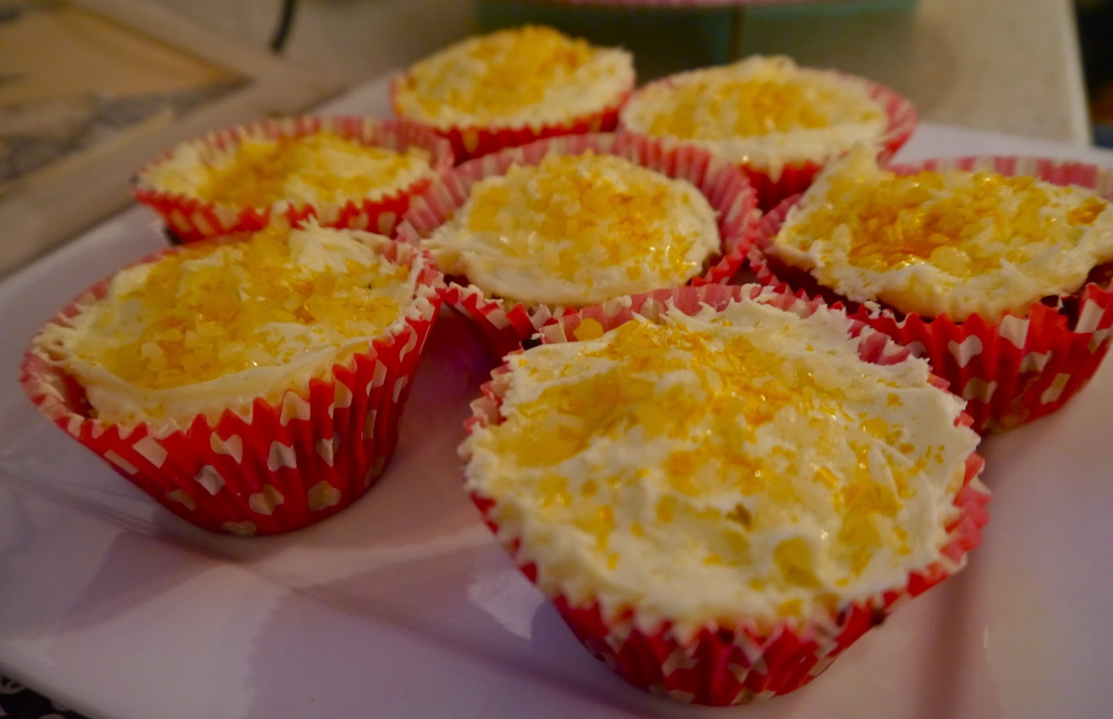 SUPERCALAFASHIONISTIC Exploding Cupcakes