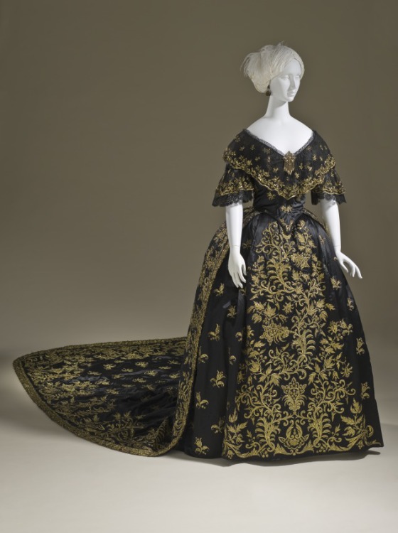Attire's Mind One Shot Portuguese Court Dress