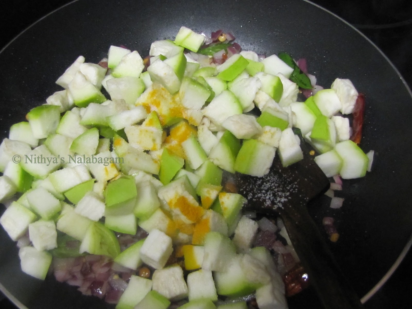 Sorakkai Poriyal Bottle gourd curry Nithya's Nalabagam