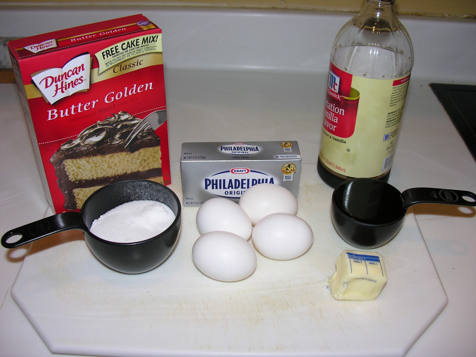 ShaRach cooking Easy Cream cheese pound cake (box recipe)