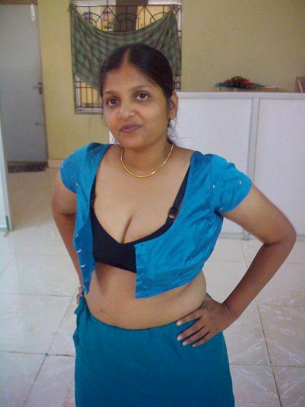 Indian Desi Hot Aunty Pictures.