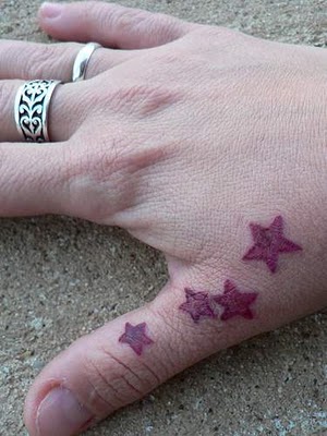 tattoo on finger. Finger Tattoos Designs