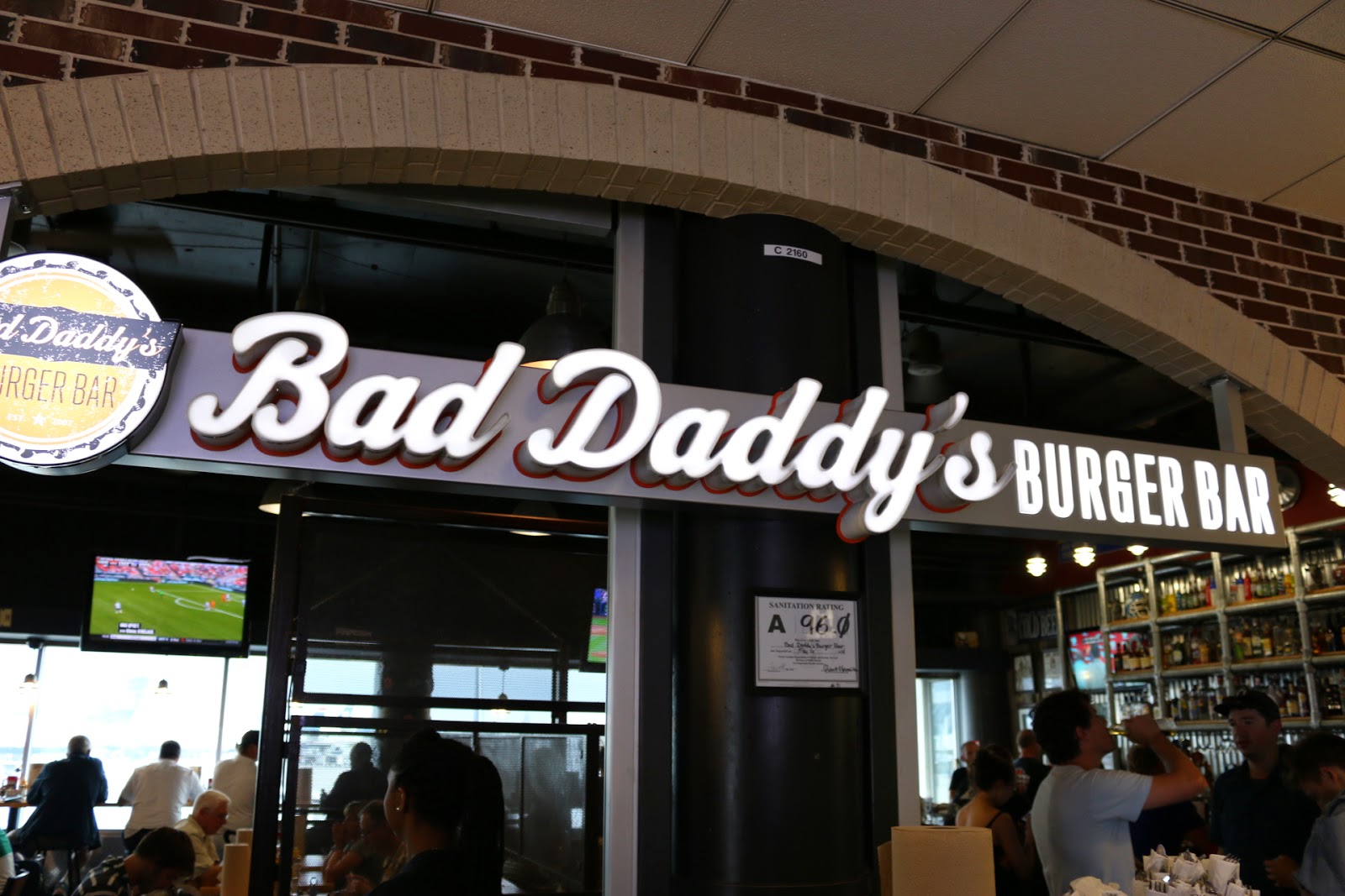 Belly of the Pig Bad Daddy's Burger Bar Charlotte Douglas International Airport Review