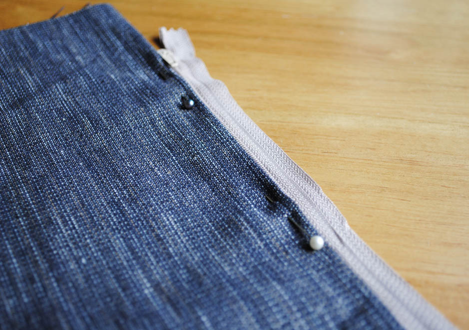 happy to make How to sew a cushion cover with a concealed zipper