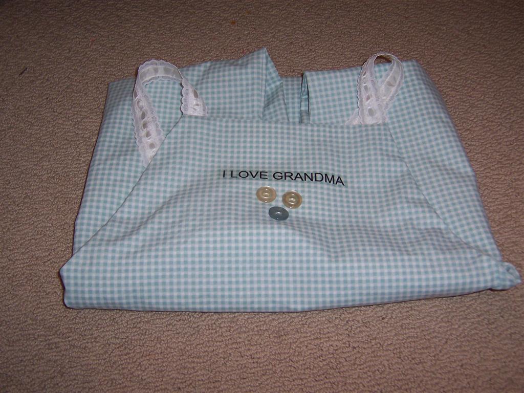 The DoItYourself Mom DIY Christmas Gift Ideas I Love Grandma Button