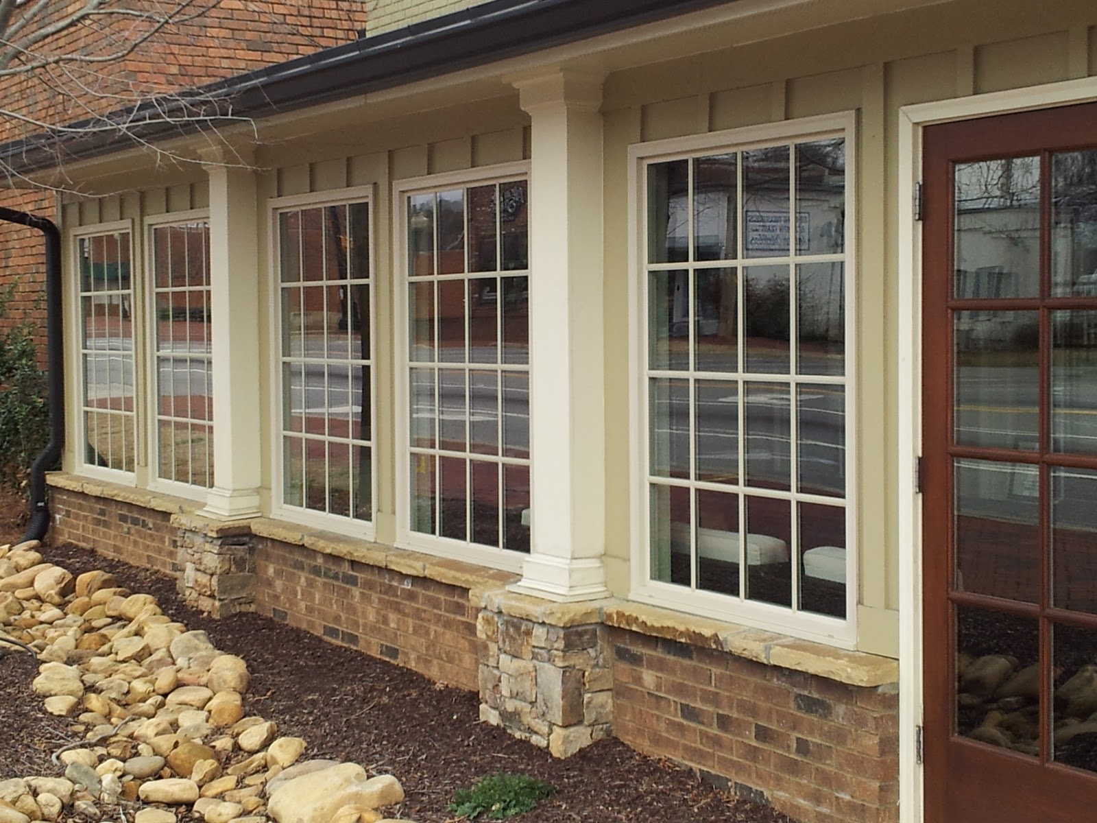 The HappiTraveler Trackside Grill and Patio Bar Kennesaw,