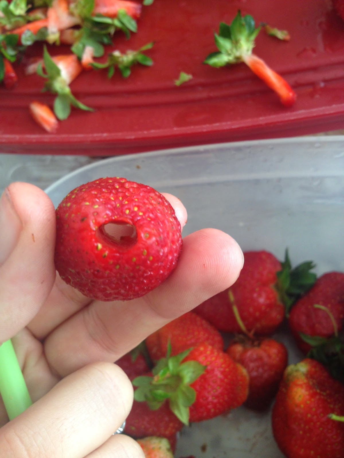 Two It Yourself How to Hull Strawberries With a Straw