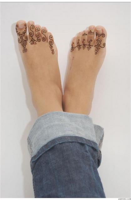 Feet Fingers Mehndi Design