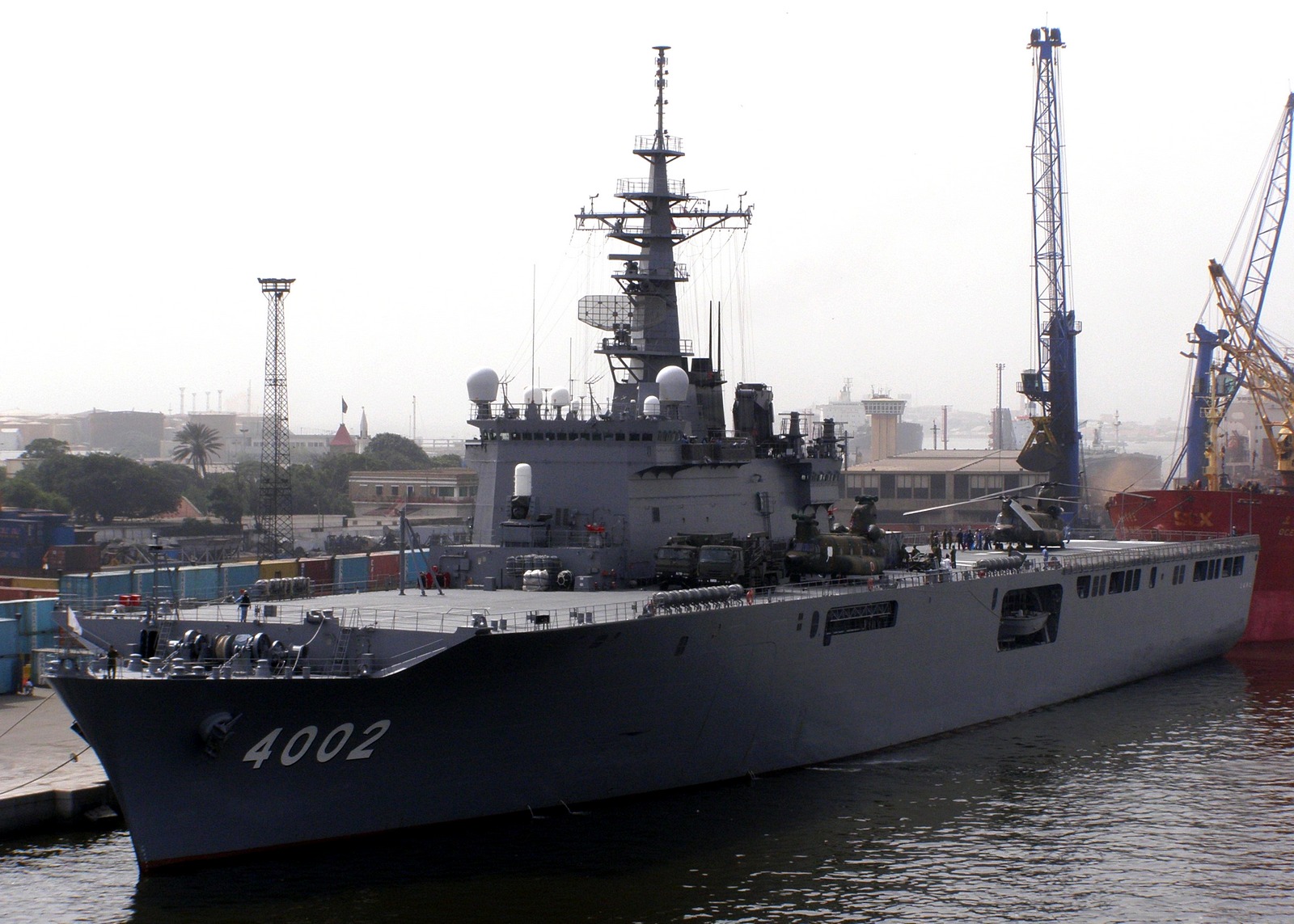 Naval Photos JDS Shimokita (LST 4002)
