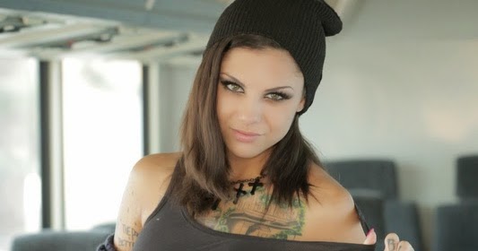 Bonnie Rotten Takes A Massive Shaft Balls Deep In Her Tight Asshole