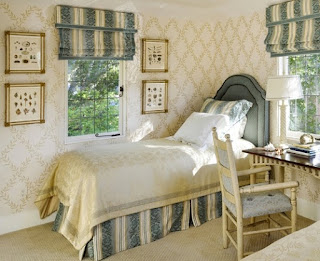 Decorating A Small Bedroom Ideas 1