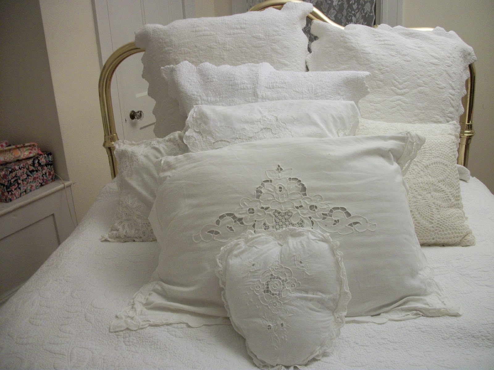 Writing Straight from the Heart White Bed Linens Have a Romantic Look