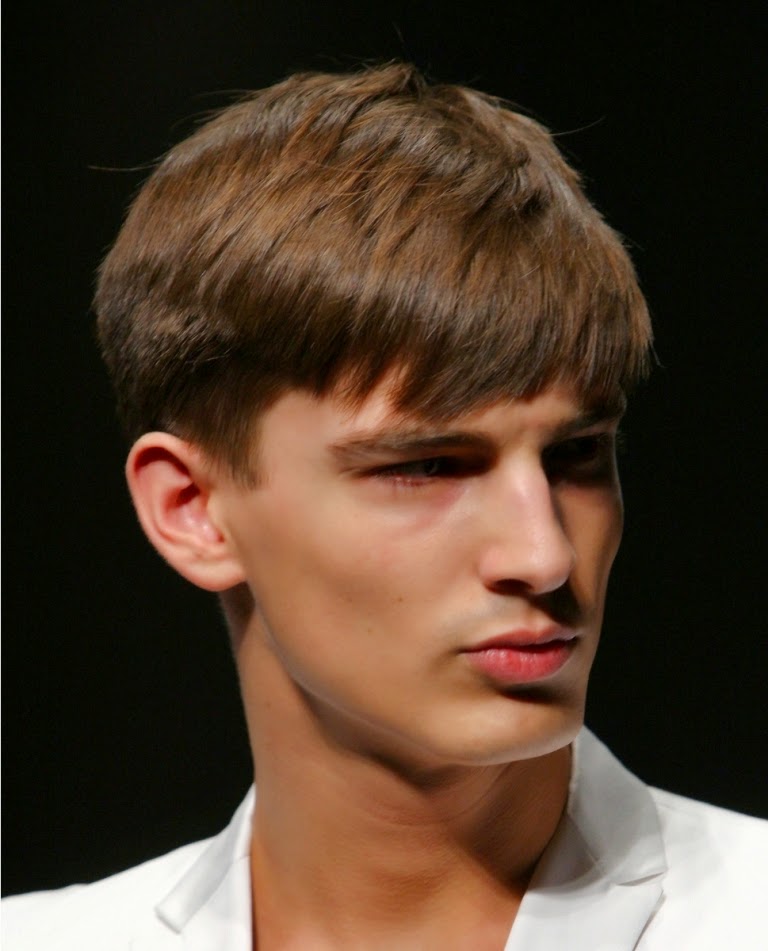 Angular Fringe hairstyle for round face mens - Hairstyles ...