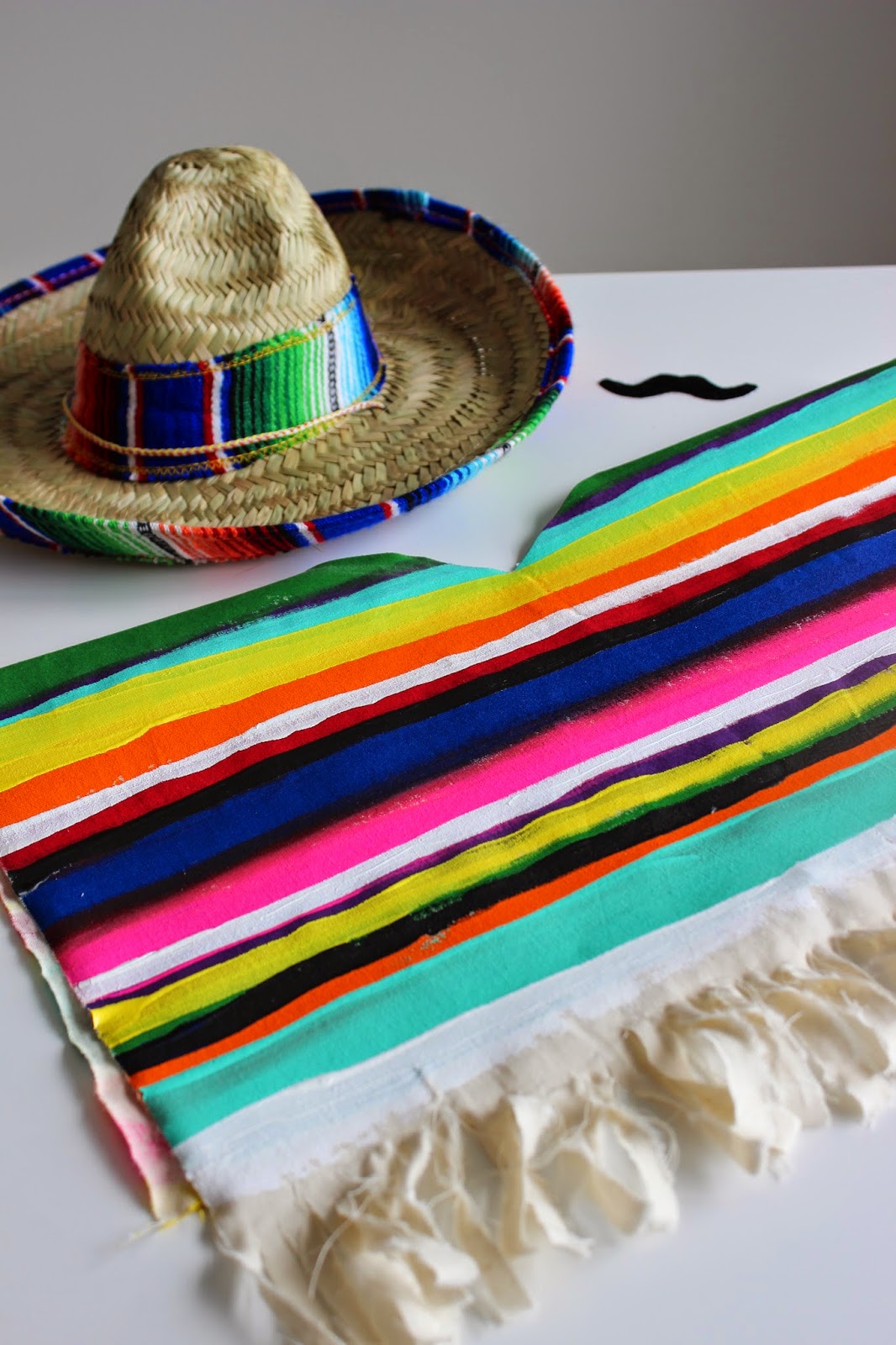 love and lion: DIY COSTUME FOR LITTLES: MEXICAN SERAPE