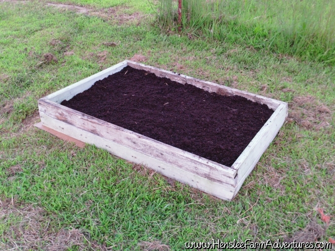 How to Make Raised Garden Beds for a Fall Garden (Absolutely Free