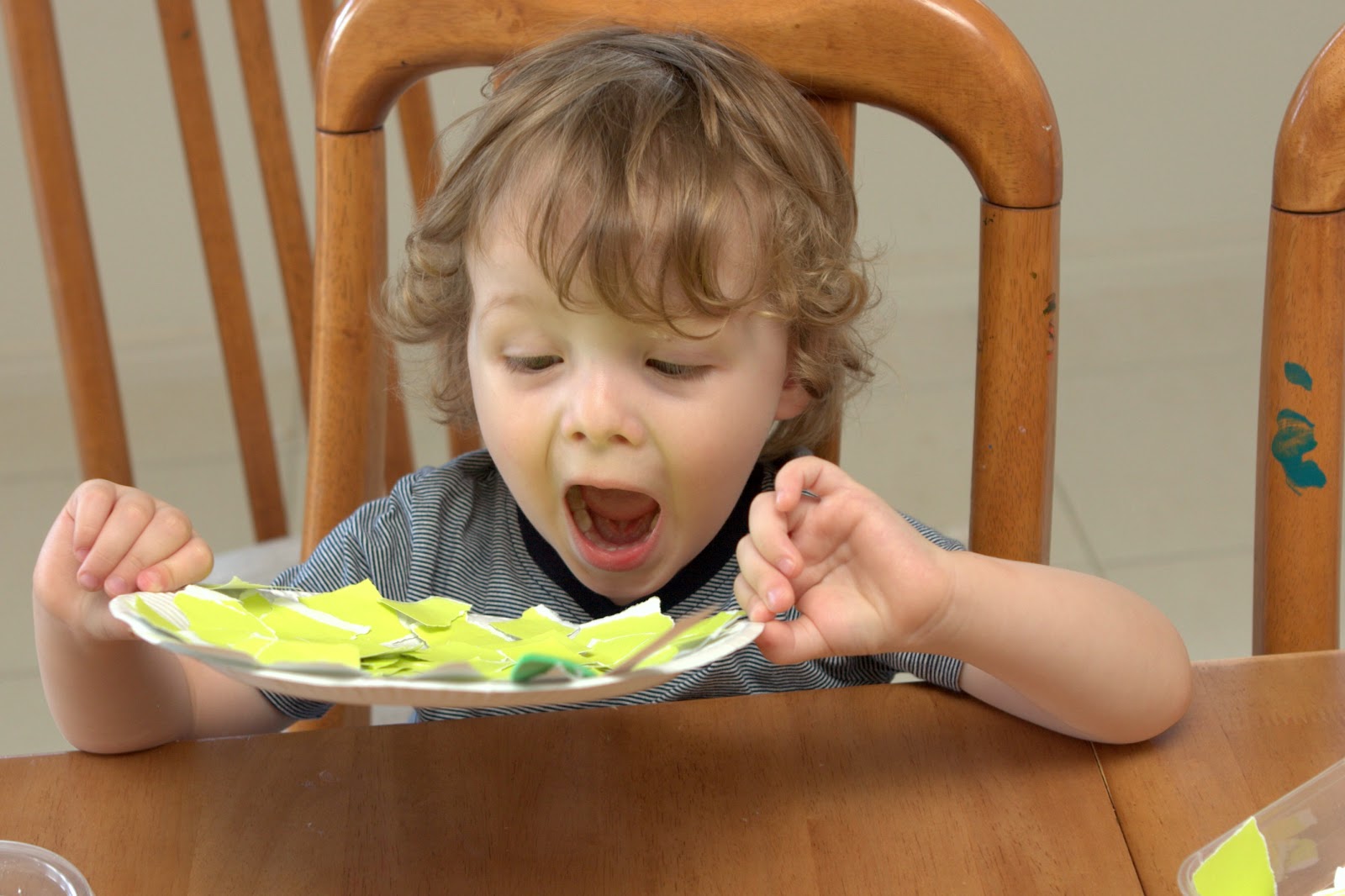 Max & Me Toddler Tuesday Paper Plate Apples