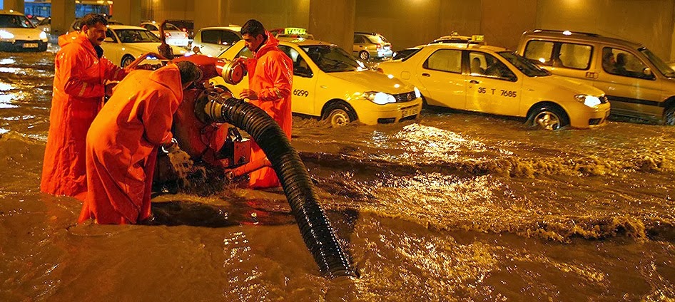 Ege Bolgesi Nde Saganak Yagislar Etkili Oldu Izmir De Deniz Suyu 75 Cm Yukseldi Manisa Da Evleri Su Basti Baska Haber
