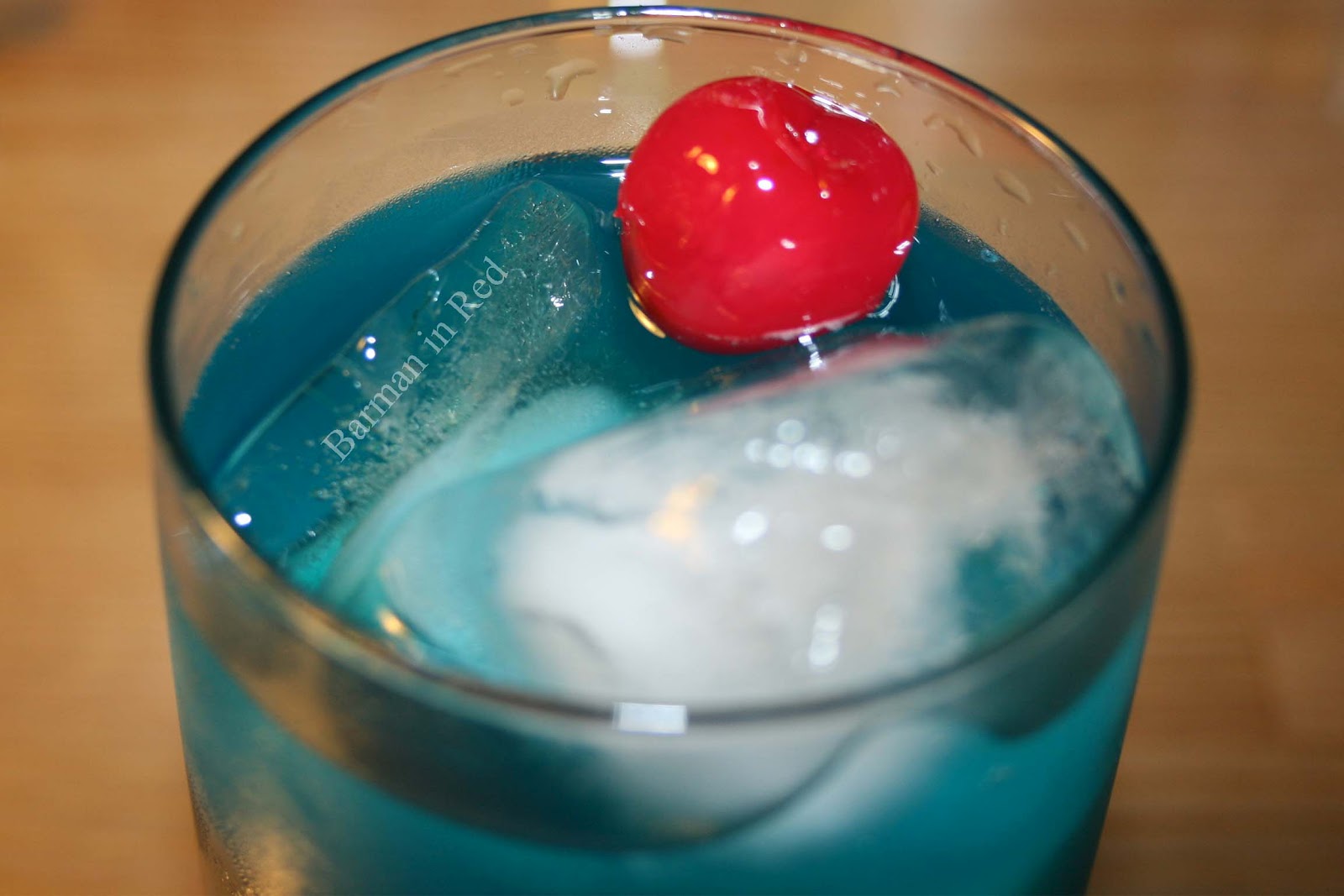 Vodka con Curaçao Azul Blue Lagoon Laguna Azul