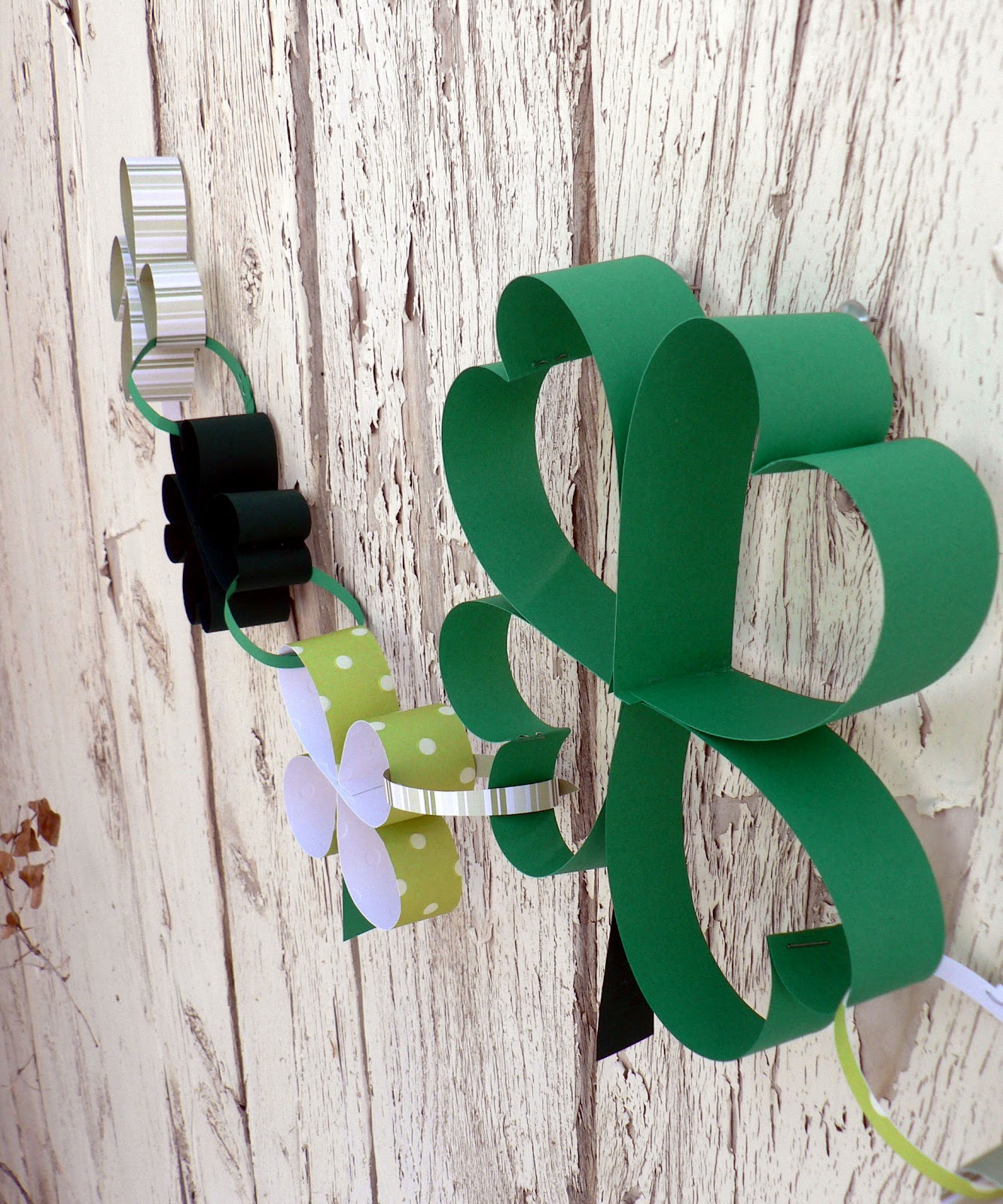 How to Paper Shamrock Chain Bless This Mess