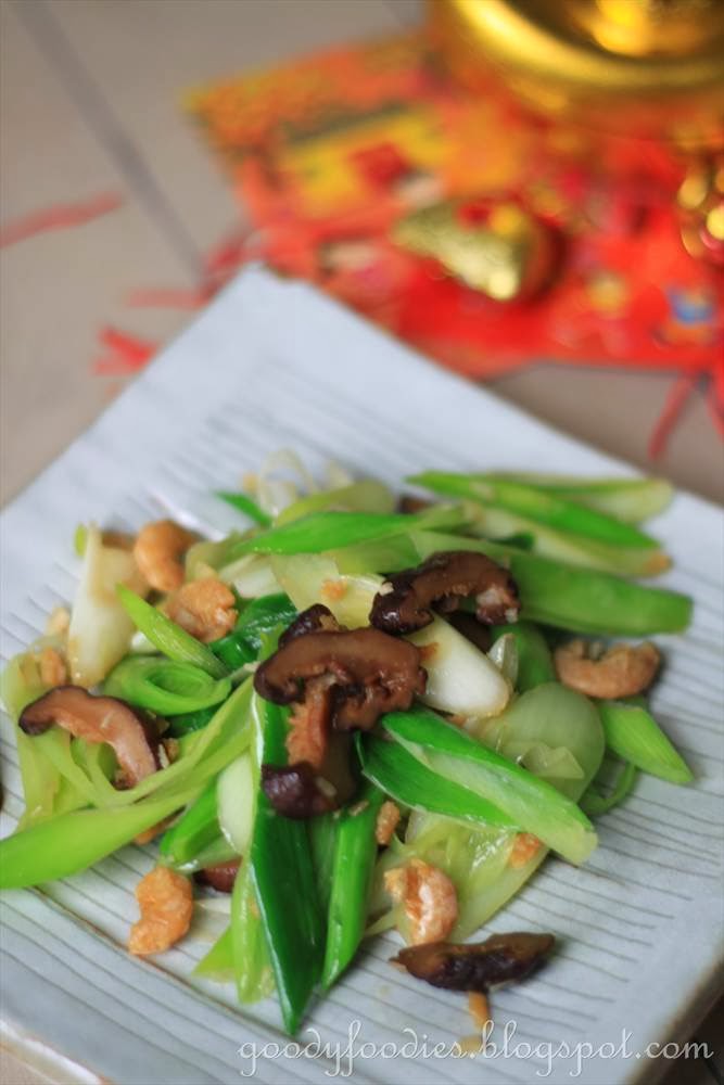 GoodyFoodies Recipe Stir fried leeks with sliced mushrooms (CNY)