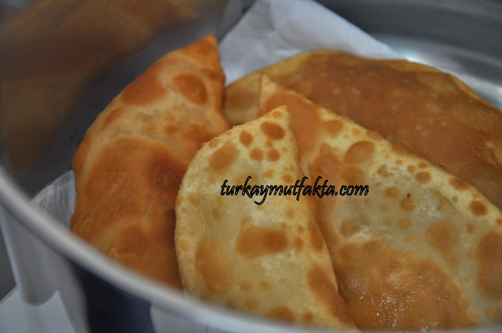 ÇİĞ BÖREK türkaymutfakta