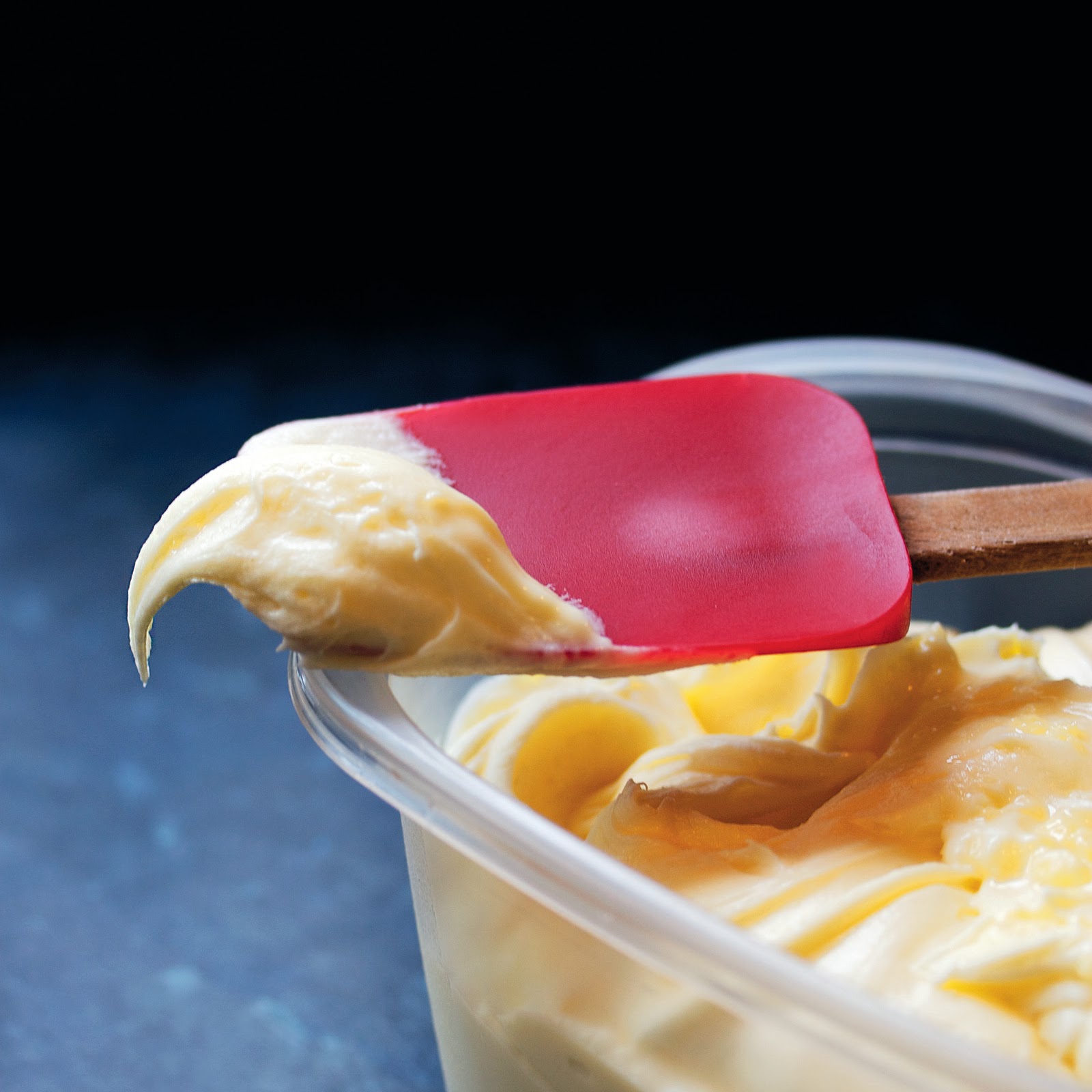 Vanilla Frosting Cupcakes