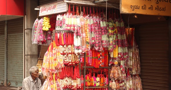 Rakhi Bazaar: a Photo essay