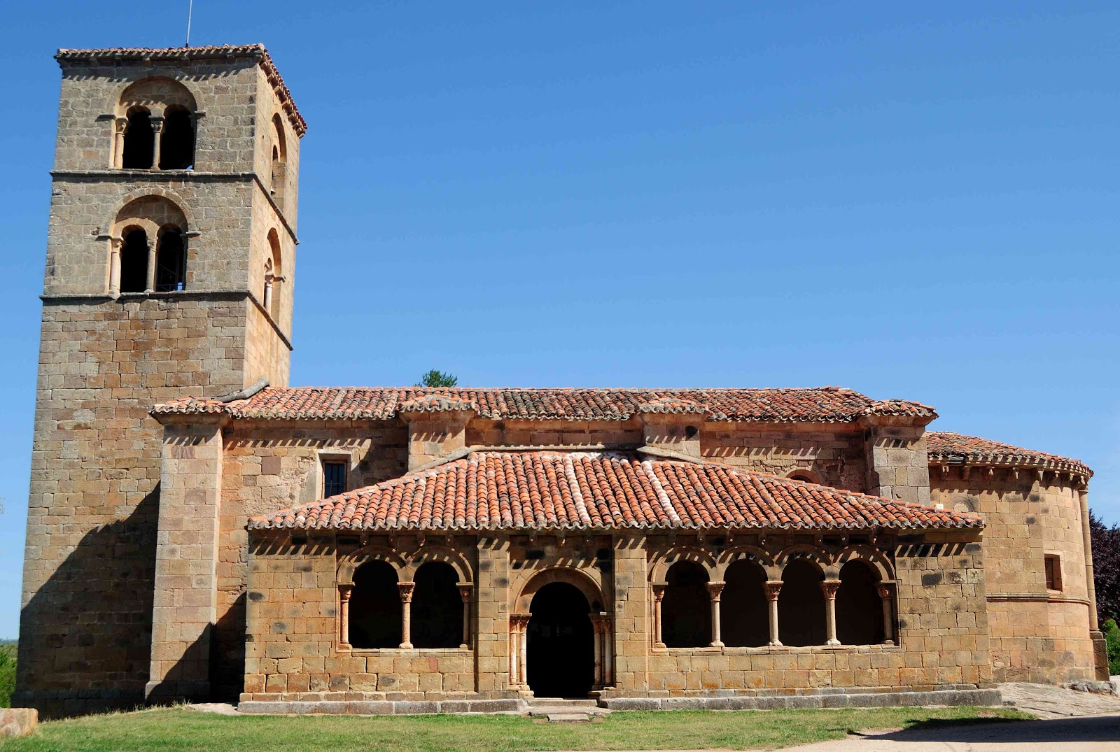 Tras los pasos del Románico Jaramillo de la Fuente, Románico Burgalés