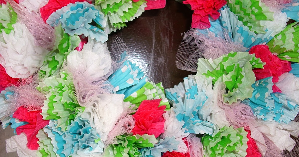 DIY Cupcake Liner Wreath DIY beautify