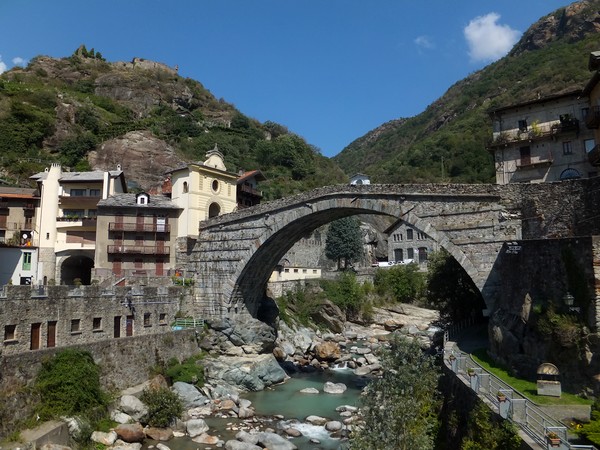 Italie Aoste Aosta pont saint-martin romain
