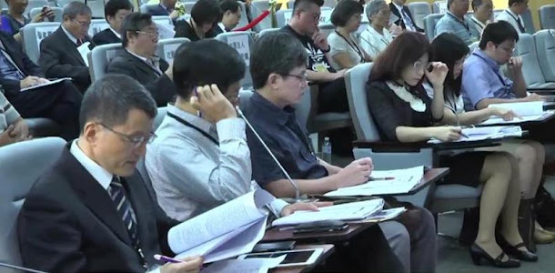 黨產會主任委員顧立雄(右)16日表示,買家根本就是花新台幣12億元就可以拿到所有資產。 黨產會主任委員顧立雄(右)16日表示,買家根本就是花新台幣12億元就可以拿到所有資產。