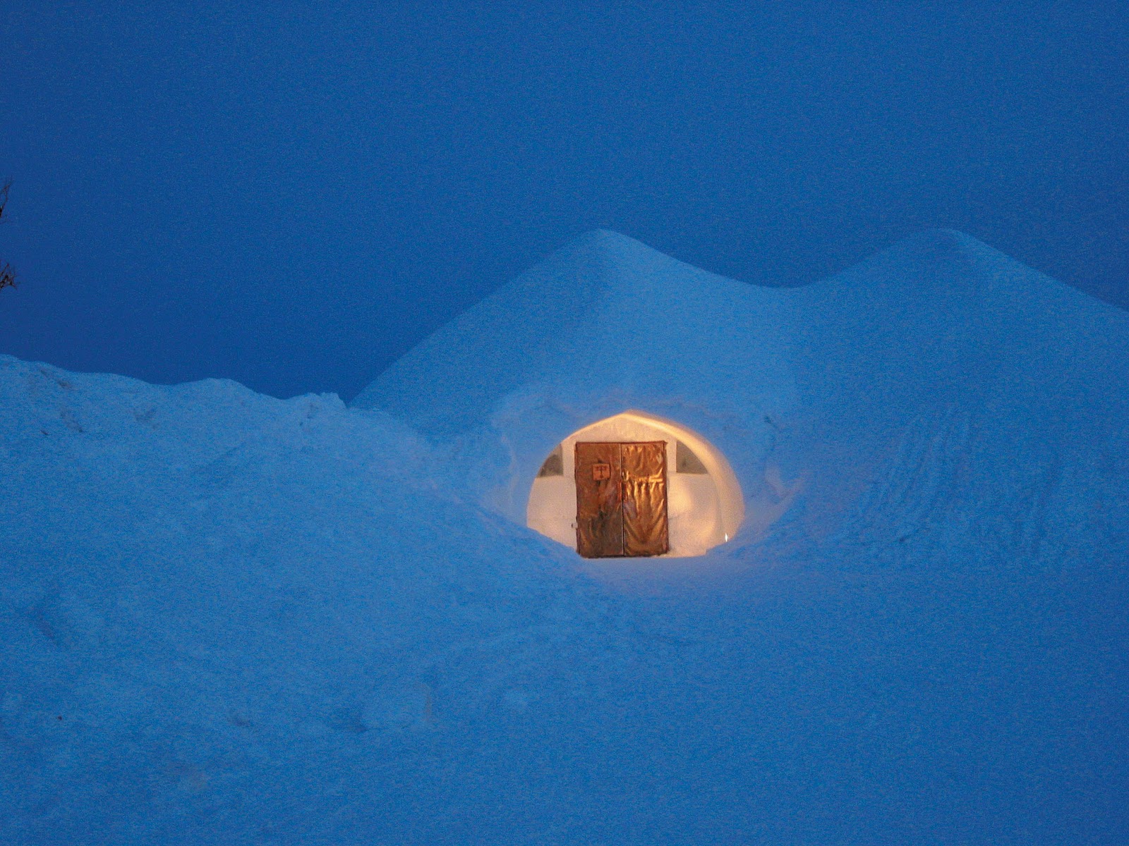 Travel Lightbulb  Igloo fun Lapland