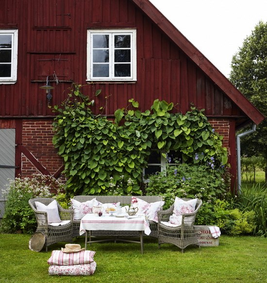 Outdoor seating area Home Decorating Ideas