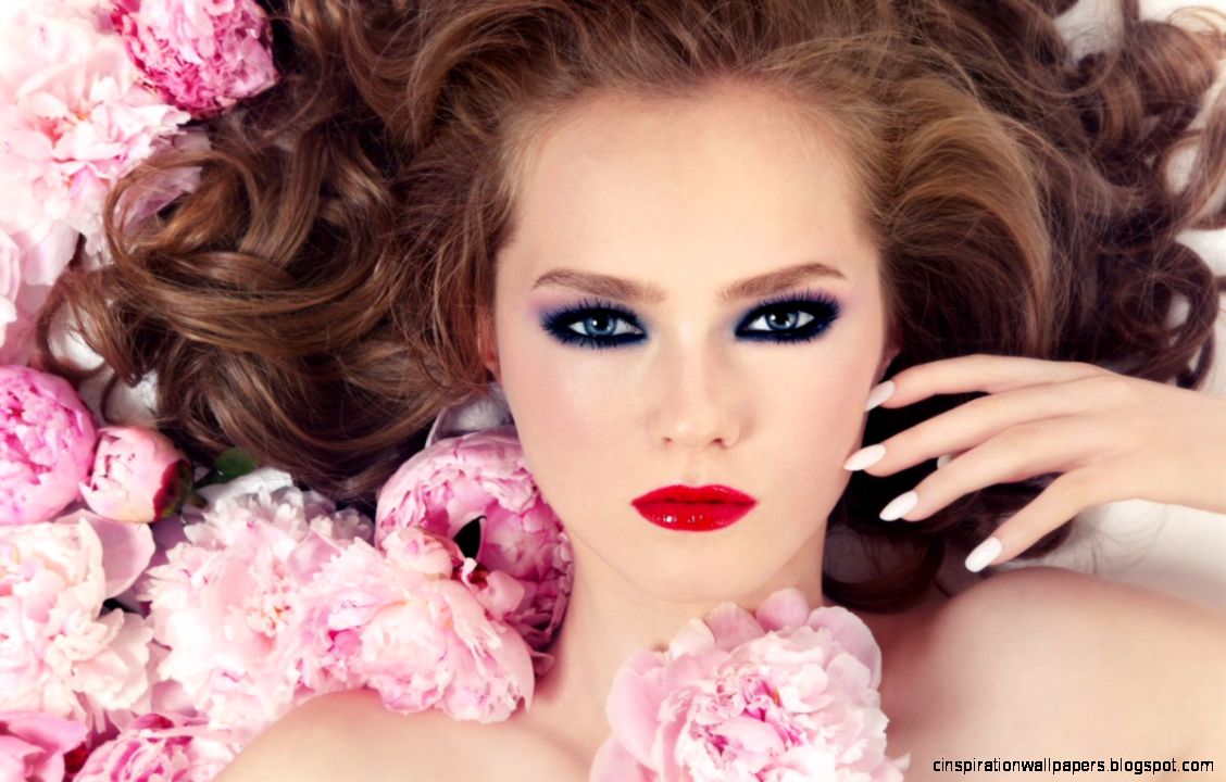 Top 10 Reasons Why Women Wear Makeup Top 10 Reasons Why Women Wear Makeup