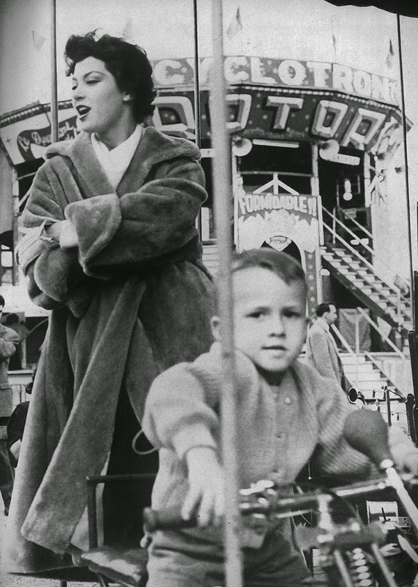 Amazing Historical Photo of Barbara Mullen in 1956 
