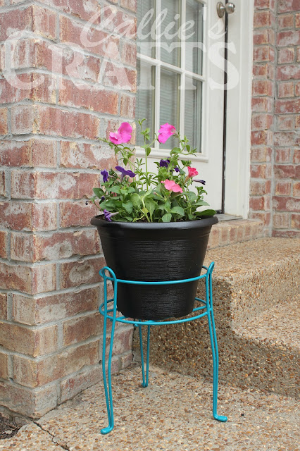 rusted plant stand gets spray paint makeover