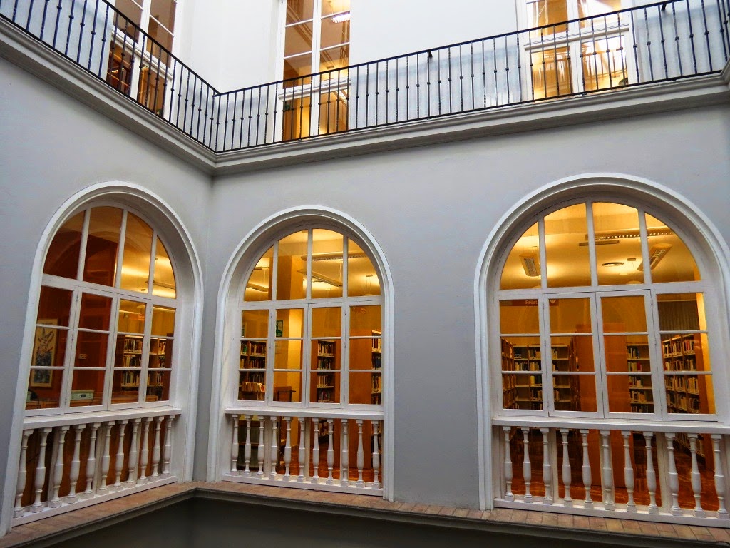 BIBLIOTECA PÚBLICA PROVINCIAL DE CÁDIZ ESPANHA Caçadores de Bibliotecas