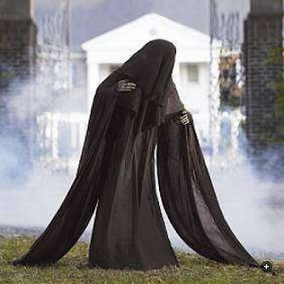 Spooky Halloween Front Yard Decorations