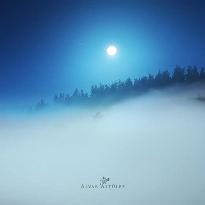 صور للمصور ألفر استوليز  White+moon-4