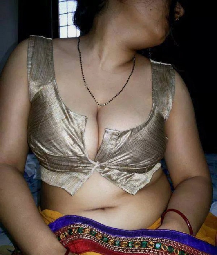 Desi Beautiful Bhabhi Sex At Saree Shop