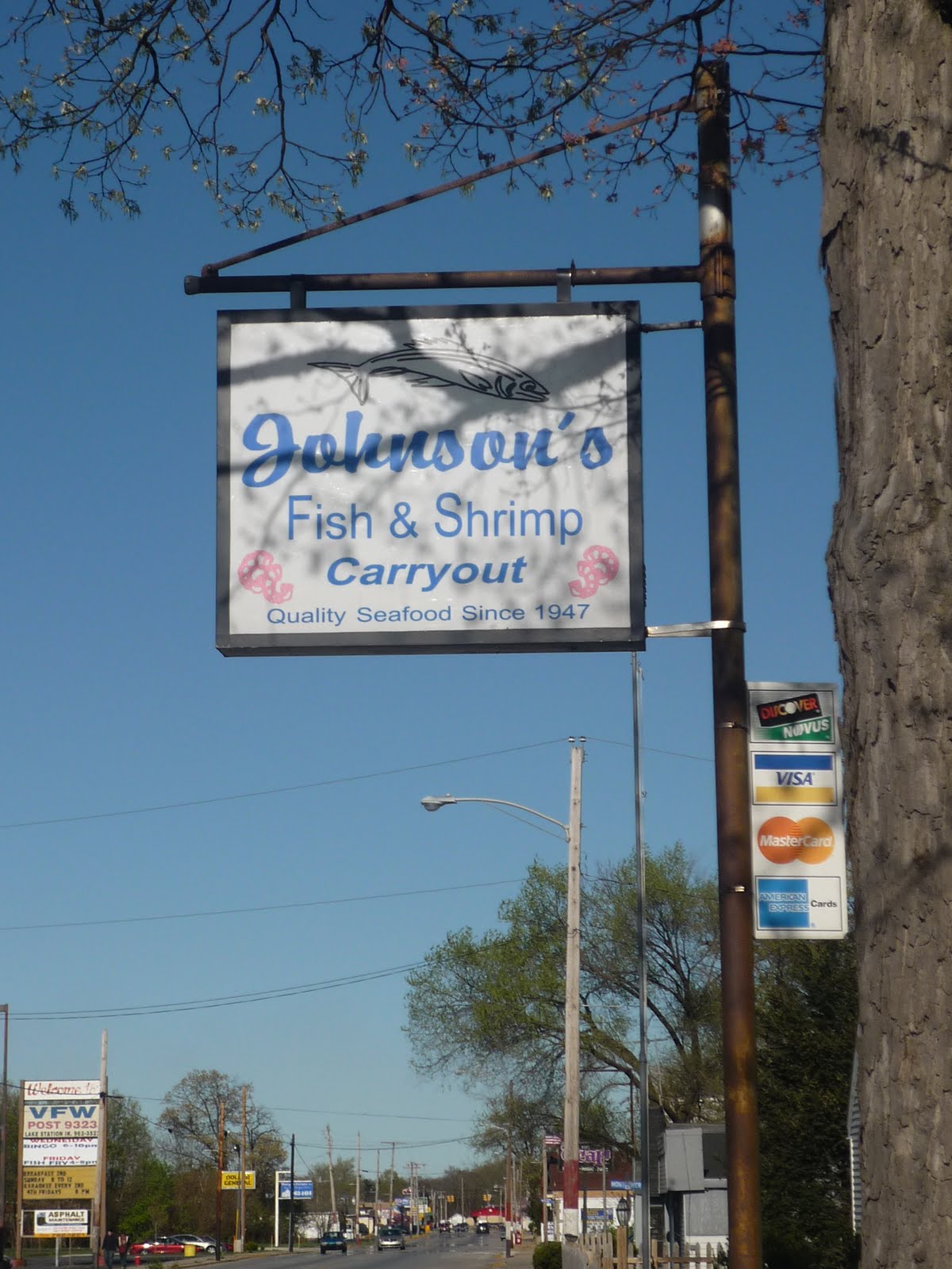 Smokin' Chokin' and Chowing with the King Johnson's Fish & Shrimp