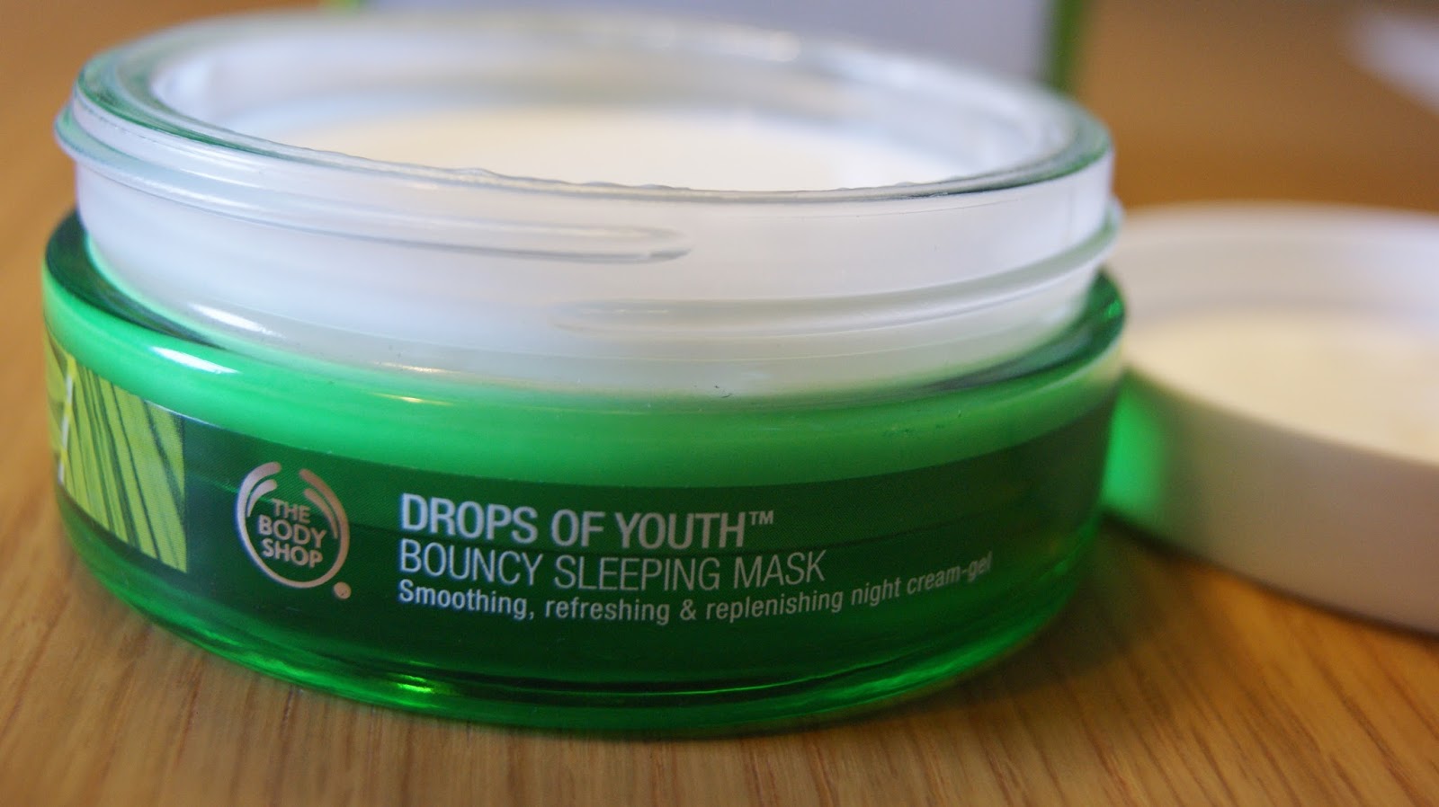 BEAUTY REVIEW THE BODY SHOP DROPS OF YOUTH BOUNCY SLEEPING MASK A