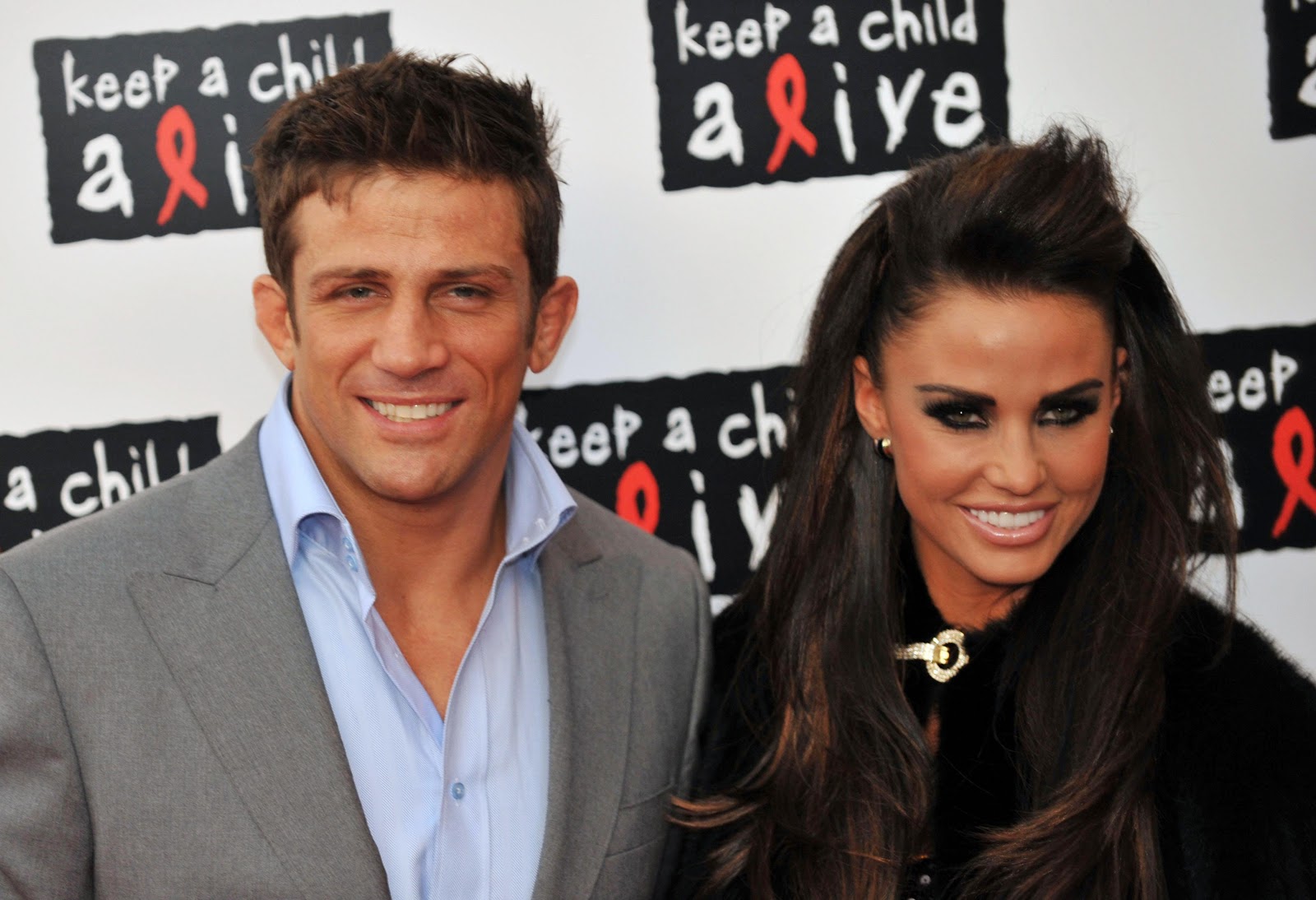 http://3.bp.blogspot.com/-7sSwVWJsBTk/UO1zFLqDOaI/AAAAAAAC4YM/8QGEBf3XxKo/s1600/Alex+Reid+katie+price.jpg