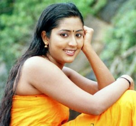 Labels Kerala Mallu showing Boob everrything in Dress