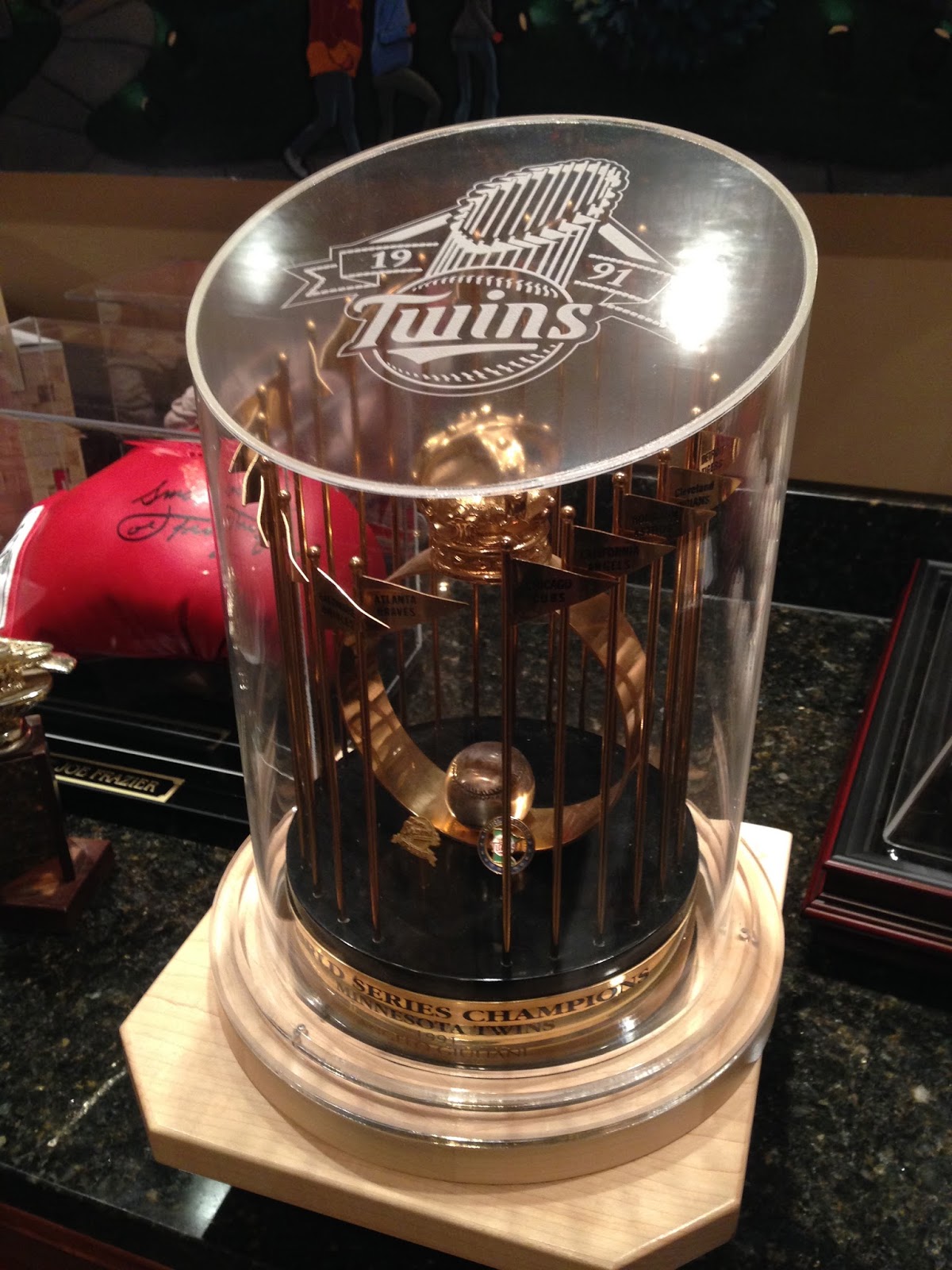 MACNABB ARTS MLB World seriese player trophy Minnesota Twins 1991