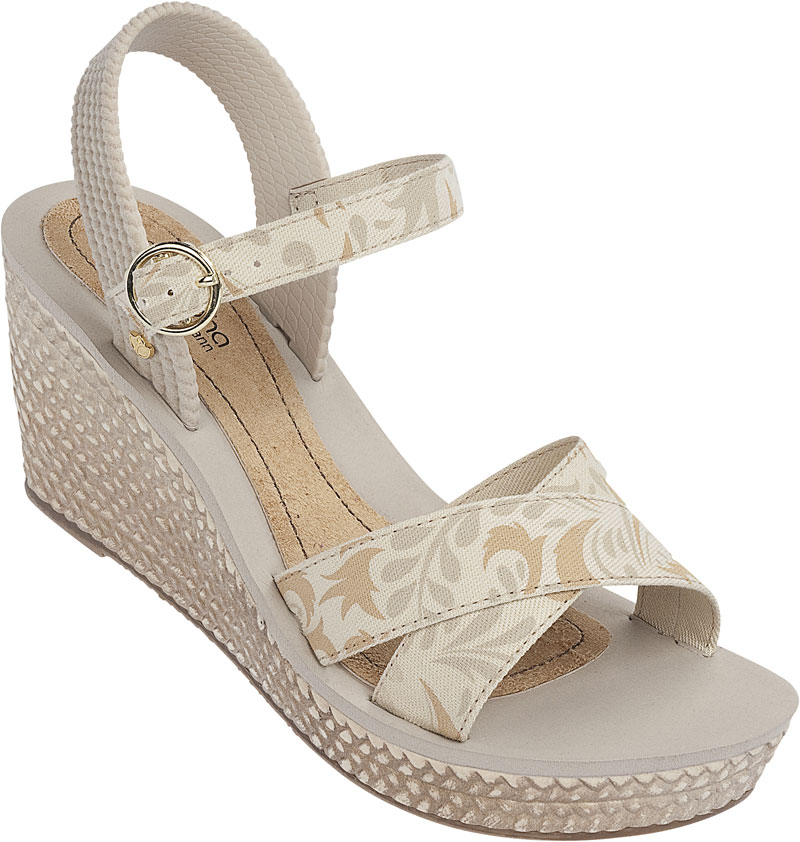 The Grendha Ana Hickmann Cashmere is a comfy stylish flat sandal that exudes