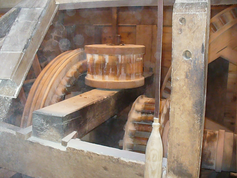 World Turn'd Upside Down The Mill at Anselma A fully functioning Colonial Mill